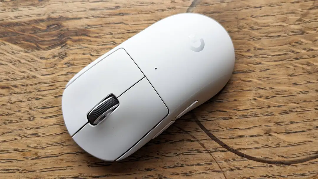 Logitech G Pro X Superlight v2 có thiết kế cân đối, tối giản, thông minh đặc trưng được yêu mến của Logitech.