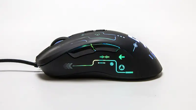 Fuhlen G90 trong nhiều năm qua là kỳ phùng địch thủ của Logitech G102.